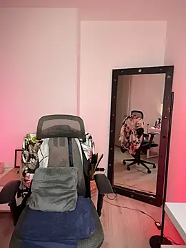 evangeline ch online show from November 18, 2025, 4:43 pm