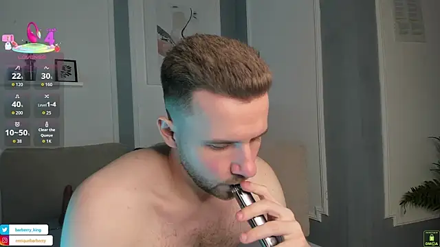 Snapshot of EnriqueBarberry chatting on March 5, 2026, 12:35 pm EnriqueBarberry online show from March 5, 2026, 12:35 pm