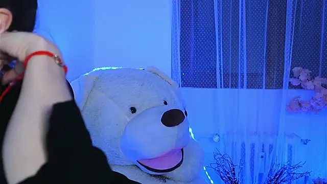 ivyleague  online show from March 7, 2026, 6:13 pm