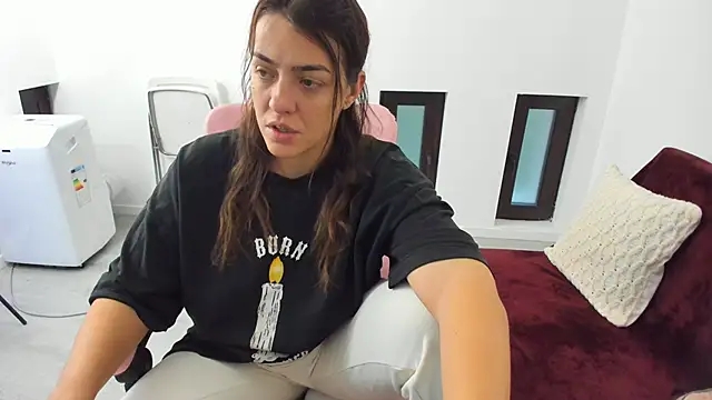 Dyana Kaylinn online show from September 28, 2025, 4:30 am