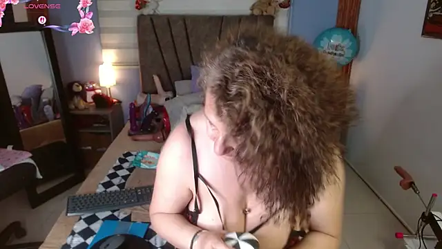 Nadia 84 online show from June 9, 2026, 7:26 pm