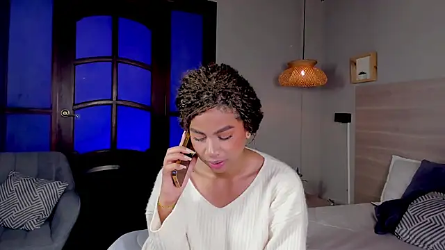 nayah   online show from November 19, 2025, 7:47 pm