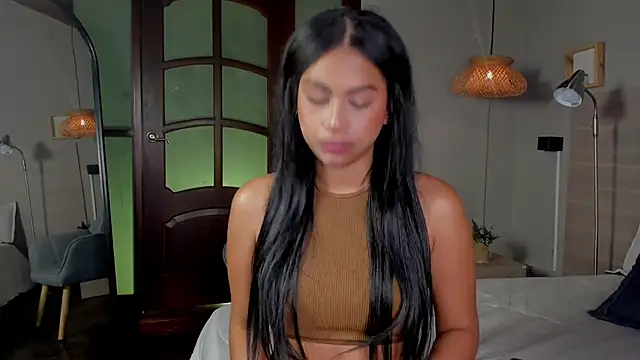 nayah   online show from December 18, 2025, 7:50 pm