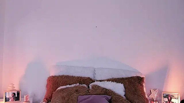 rosemonrooe online show from September 20, 2025, 3:06 pm