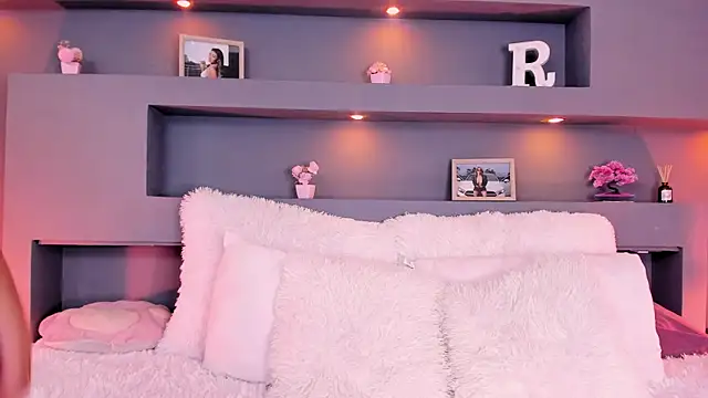 rosemonrooe online show from September 24, 2025, 2:34 pm