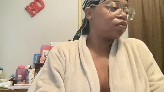 MommyConfident online show from October 8, 2025, 1:45 pm