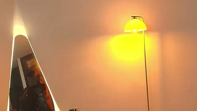 samy jonnes  online show from December 2, 2025, 11:17 pm