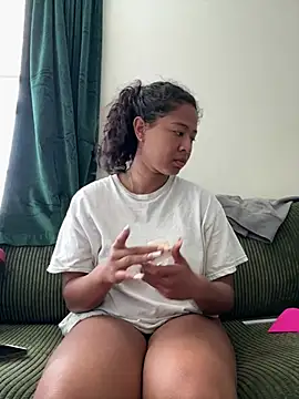 VanessaBling online show from June 24, 2026, 2:37 pm
