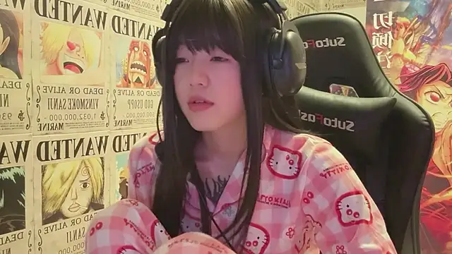 SNAKEgirlQAQ online show from June 3, 2026, 5:17 pm