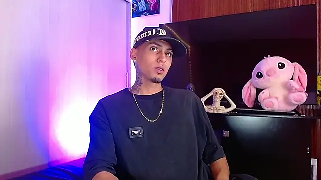 Liam lee online show from December 5, 2025, 4:27 pm