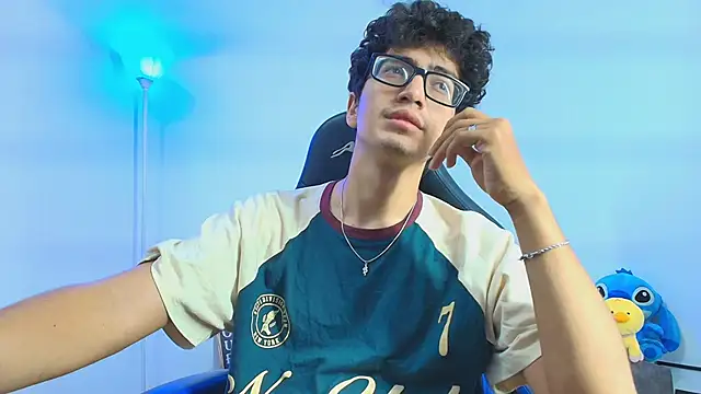 TylerWhite  online show from October 2, 2025, 3:43 am