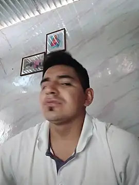 Snapshot of latino17 chatting on March 12, 2026, 2:43 pm latino17 online show from March 12, 2026, 2:43 pm