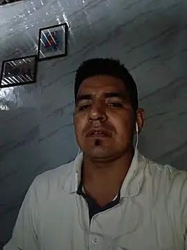 Snapshot of latino17 chatting on March 5, 2026, 7:27 am latino17 online show from March 5, 2026, 7:27 am