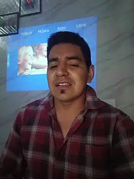 Snapshot of latino17 chatting on March 10, 2026, 8:40 am latino17 online show from March 10, 2026, 8:40 am