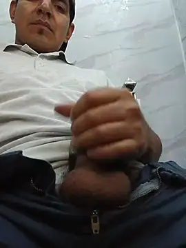 Snapshot of latino17 chatting on November 28, 2025, 6:24 am latino17 online show from November 28, 2025, 6:24 am