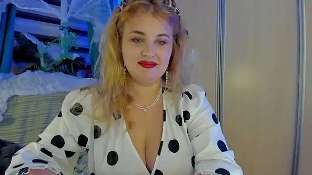 CoraSwon online show from October 31, 2025, 10:38 pm