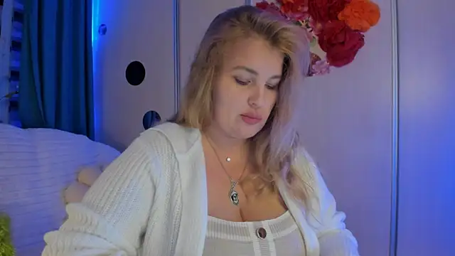 CoraSwon online show from October 3, 2025, 9:27 pm