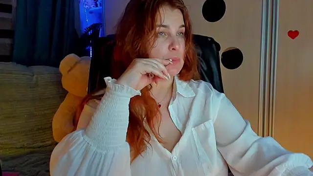 CoraSwon online show from May 2, 2026, 8:47 pm