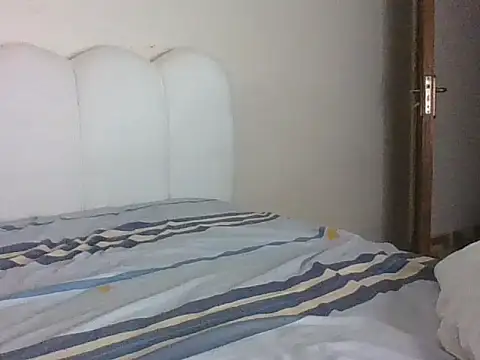 Switdelfy online show from May 6, 2026, 3:43 am