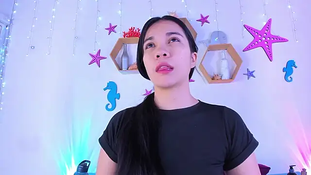 Emiily Parkerr online show from December 19, 2025, 2:48 am