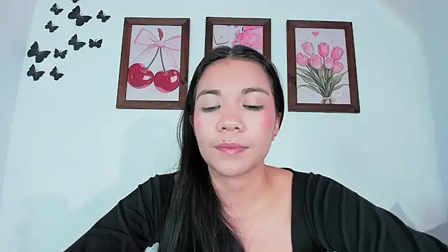 Snapshot of Emiily_Parkerr chatting on June 2, 2026, 10:32 pm Emiily Parkerr online show from June 2, 2026, 10:32 pm