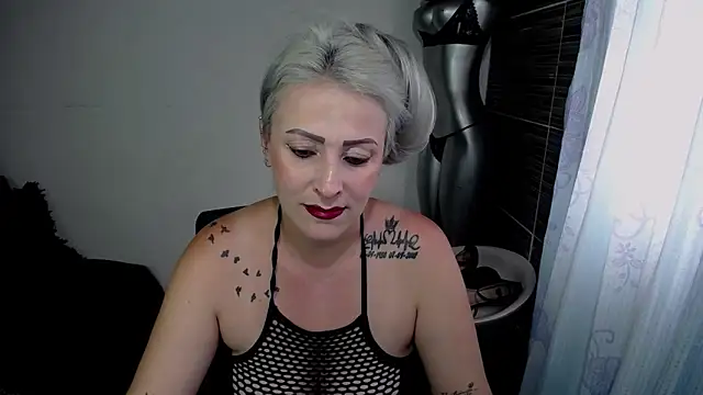 Emma Rizzoo online show from April 30, 2026, 7:32 pm