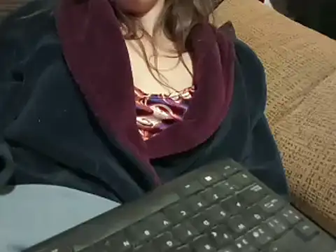 Snapshot of ForeversweetXX chatting on January 18, 2025, 4:15 am ForeversweetXX online show from January 18, 2025, 4:15 am