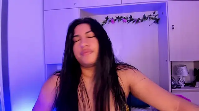CANDYGABYY online show from August 5, 2026, 8:14 pm