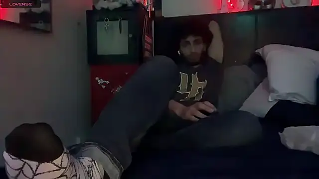 pantslesstraveler plt online show from November 20, 2025, 8:59 am