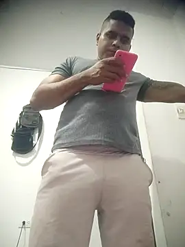 Snapshot of SaucyAffair0 chatting on March 25, 2026, 12:33 am SaucyAffair0 online show from March 25, 2026, 12:33 am