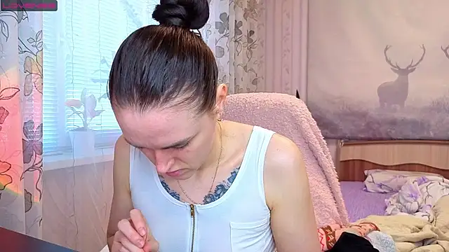 Bella  Swoon online show from April 28, 2026, 4:50 am