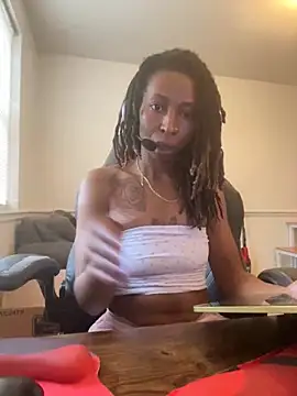 LeyaHoneybuns online show from November 14, 2025, 7:39 pm