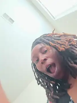 LeyaHoneybuns online show from January 8, 2025, 3:39 pm