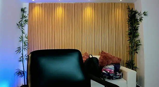 paulina sweett  online show from May 23, 2026, 12:37 pm