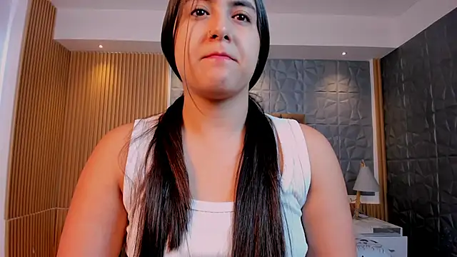 paulina sweett  online show from June 19, 2026, 11:27 am