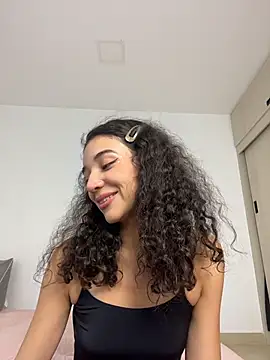 Snapshot of uniquerossie chatting on February 21, 2026, 7:32 am uniquerossie online show from February 21, 2026, 7:32 am