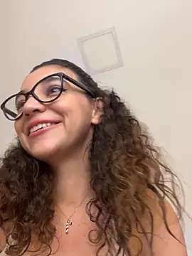 Snapshot of uniquerossie chatting on December 23, 2025, 8:02 am uniquerossie online show from December 23, 2025, 8:02 am