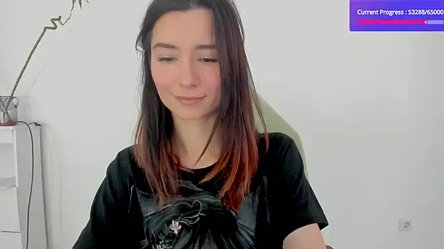 crystalnut online show from October 4, 2025, 2:57 am