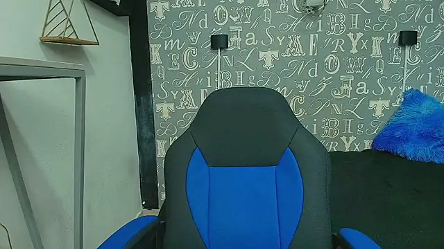 Lindsey8 online show from September 21, 2025, 1:38 pm