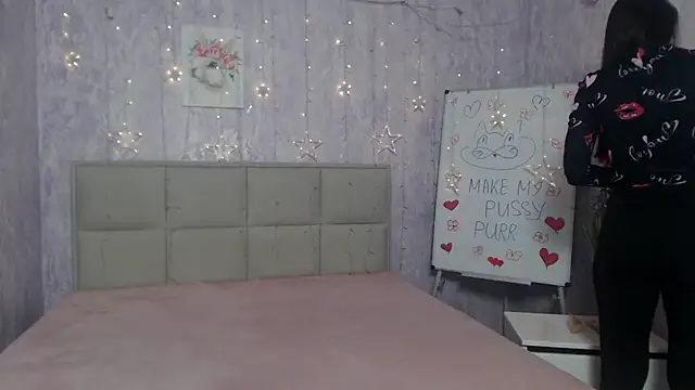 KaraCriegs online show from October 12, 2025, 5:25 pm