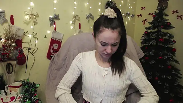 KaraCriegs online show from December 15, 2025, 6:58 pm