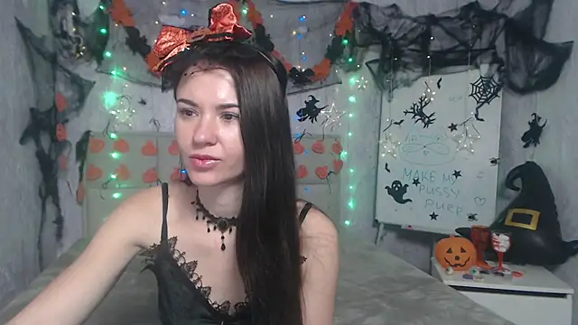 KaraCriegs online show from October 29, 2025, 6:40 pm