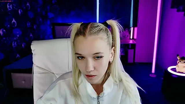 ShhhO O online show from October 19, 2025, 12:41 pm