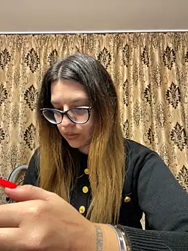 NadiraNoor online show from October 2, 2025, 10:35 pm