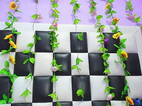 arianaa tompsoon online show from September 23, 2025, 2:51 am