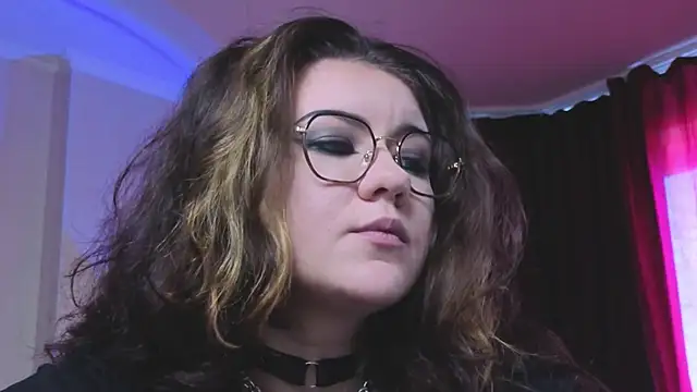 Laura Karamazov online show from October 8, 2025, 12:17 pm