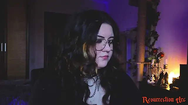 Laura Karamazov online show from June 3, 2026, 6:23 pm