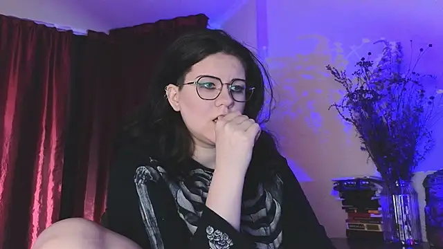 Laura Karamazov online show from December 21, 2024, 8:39 am