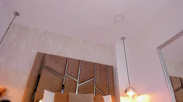 Martinaa Jones  online show from February 18, 2026, 12:23 pm