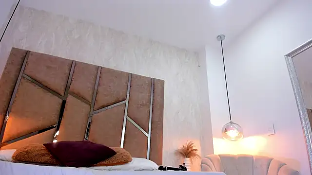 Martinaa Jones  online show from November 1, 2025, 7:30 pm